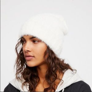 NWT Free People Head in the Clouds Fuzzy Beanie